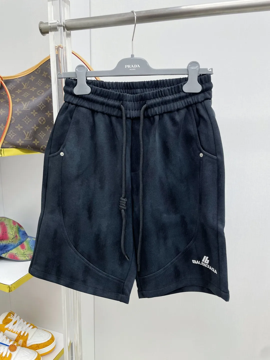 Bal Paris 2026 summer New Arrival embroidered 🪡 letter jacquard brand LOGO casual shorts DD are on sale simultaneously on the official website. Brand Classic LOGO casual pants, customized fabrics, excellent comfort and strong touch. Highly recognisable, perfect appearance and craftsmanship. Size:M-3XL